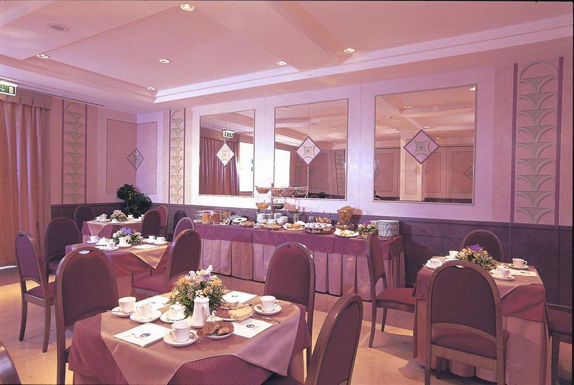 Degli Imperatori Hotel 4*